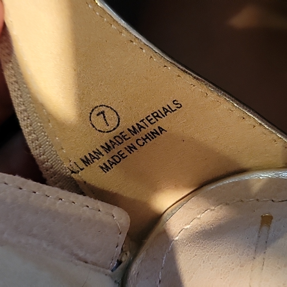 Heels - Picture 4 of 4